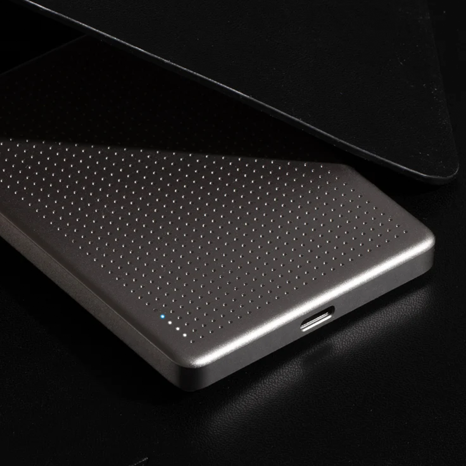 Ultra Slim Magnetic External Power Pack, Portable Wireless Charging Bank With Two-Way Connectivity Interface